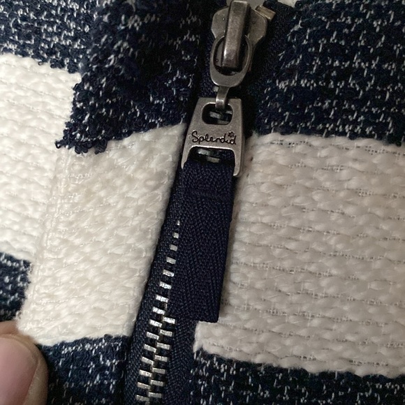 Splendid navy/cream wide strip, textured short blazer! Zip closure Size Medium - Picture 7 of 17